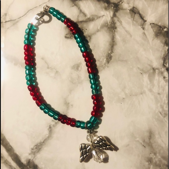 Red/ Green Hand Crafted beaded bracelet. - Picture 1 of 1